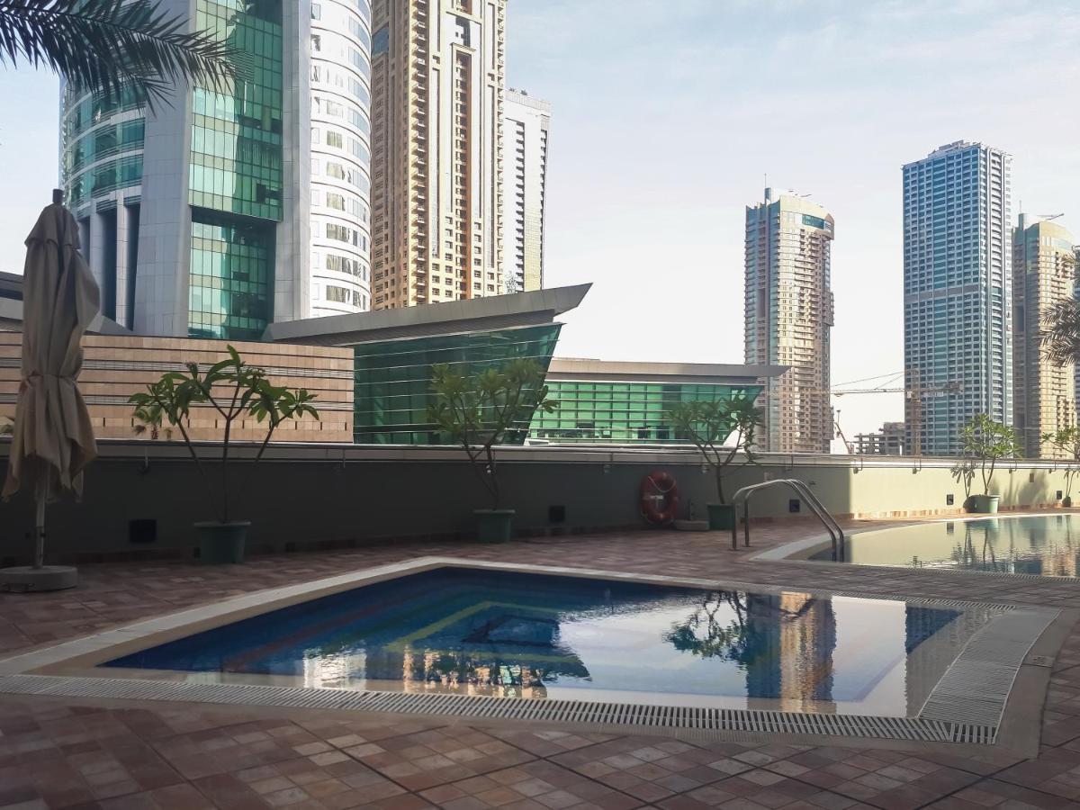 Higuests - Cozy Studio With Panoramic Views On The Lake Appartement Dubai Buitenkant foto