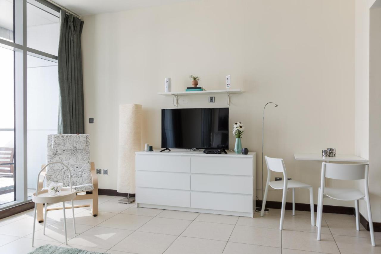 Higuests - Cozy Studio With Panoramic Views On The Lake Appartement Dubai Buitenkant foto