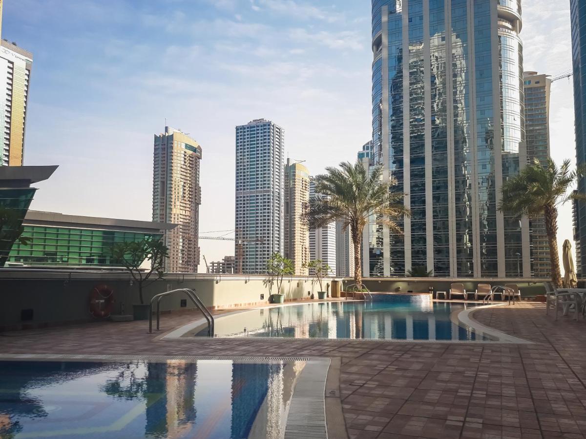 Higuests - Cozy Studio With Panoramic Views On The Lake Appartement Dubai Buitenkant foto