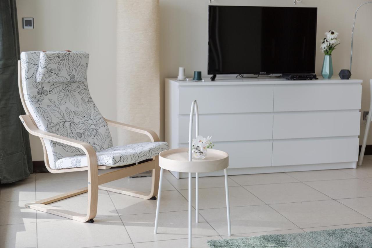 Higuests - Cozy Studio With Panoramic Views On The Lake Appartement Dubai Buitenkant foto